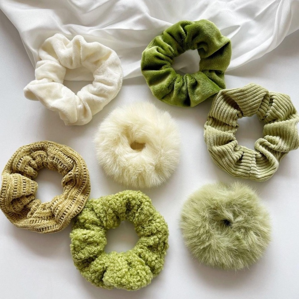 NWOT Green Set of 5 furry scrunchies & 2 cream